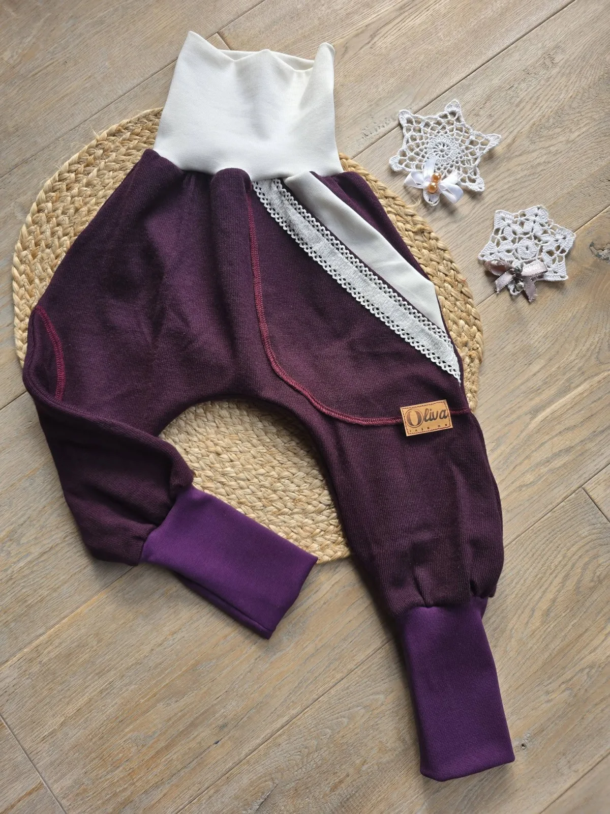 Pumphose aus Strickjersey Beere Spitze Gr.98/104 Unikat, weich – Bild 4