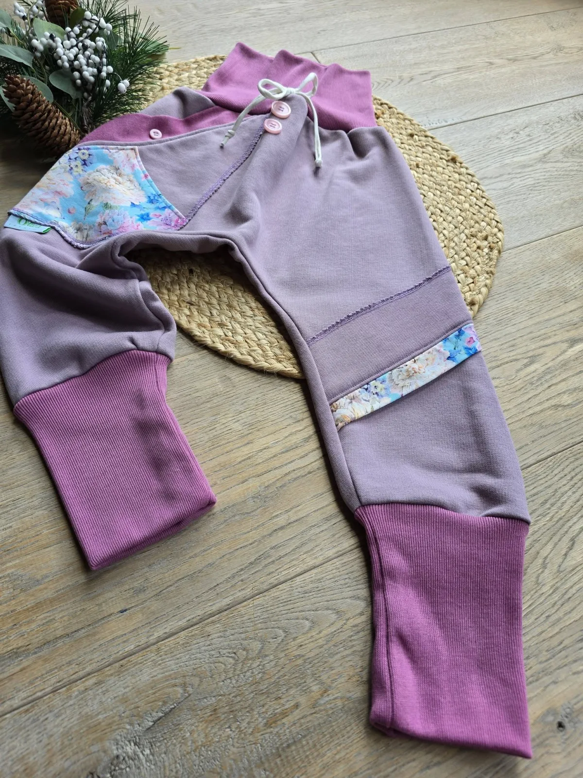 Altrosa Pumphose mit Blumen Gr.98/104 Organic dickerem Sweat Übergang – Bild 6