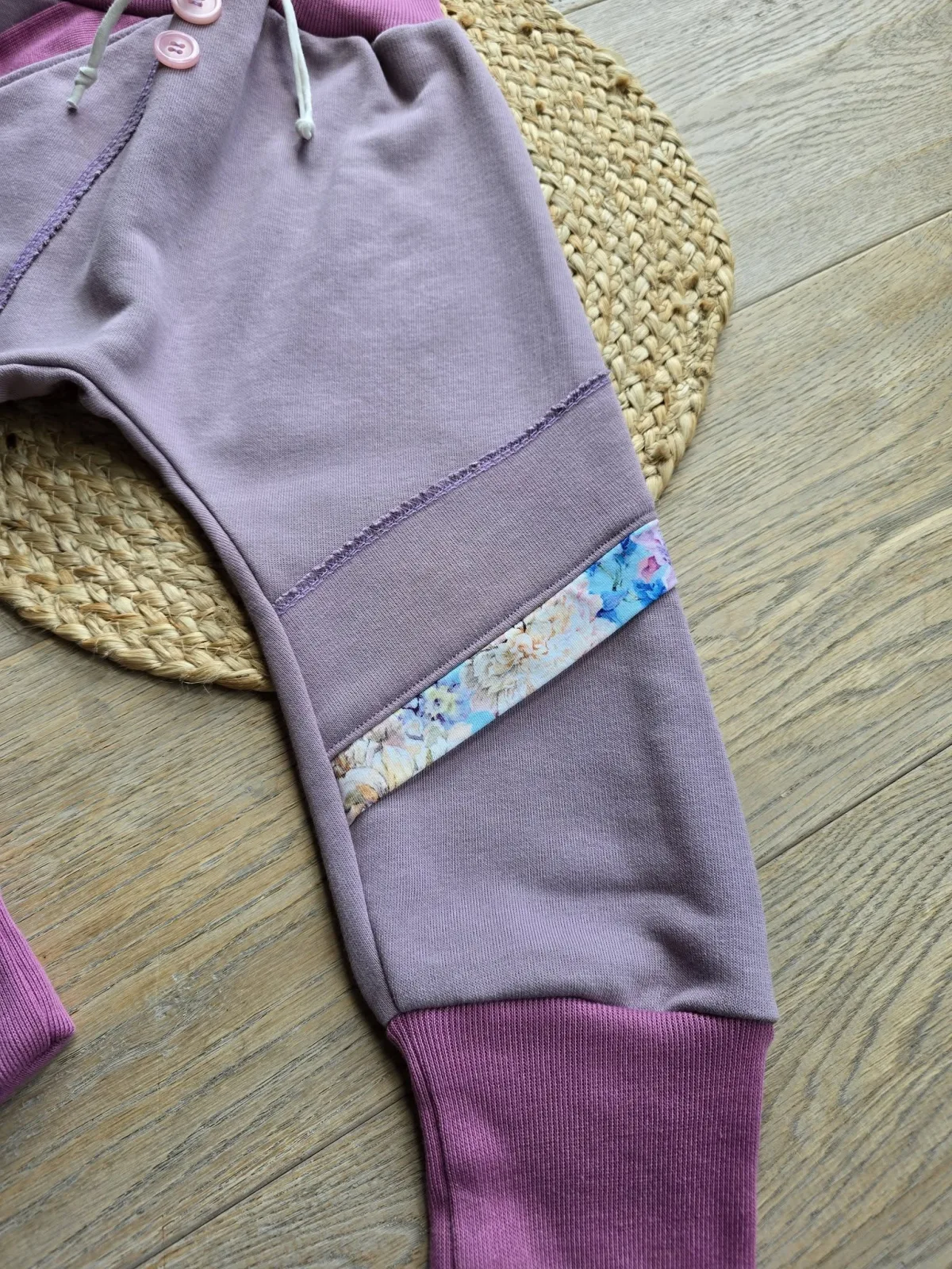 Altrosa Pumphose mit Blumen Gr.98/104 Organic dickerem Sweat Übergang – Bild 5