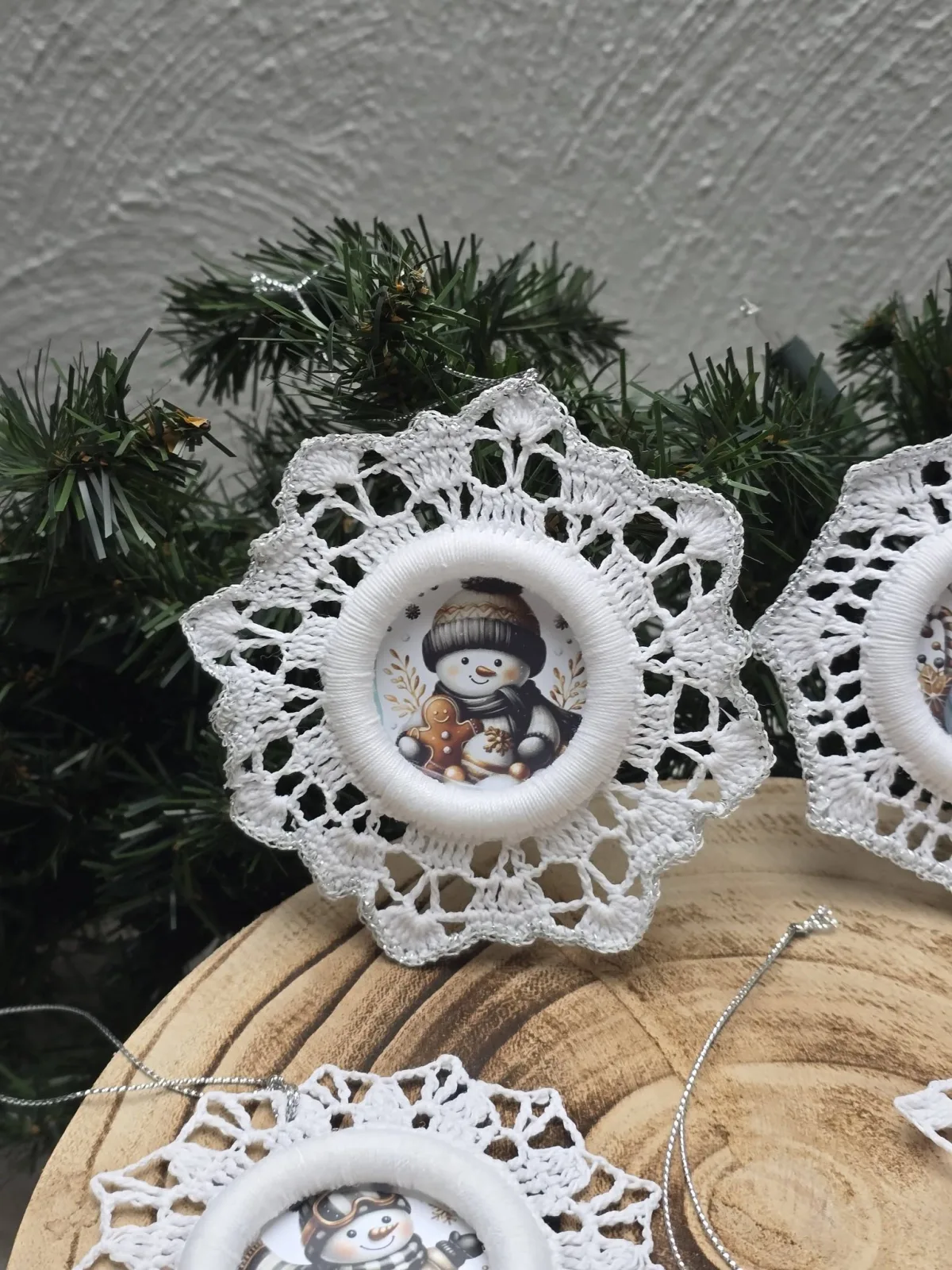 5er Set, handgehäkelte Schneeflocken, Weihnachtsbaumanhänger – Bild 2
