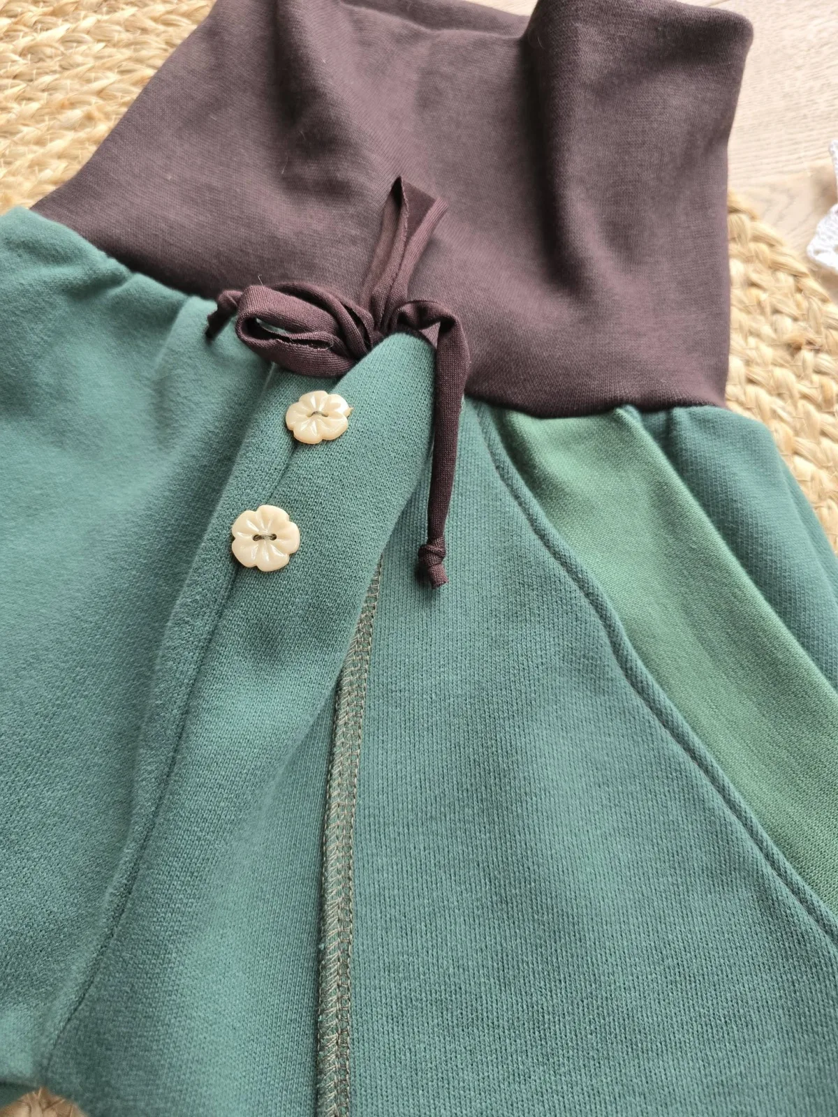 Warme Kinder Pumphose angerautem Wintersweat Gr. 98/104 Blumen – Bild 3