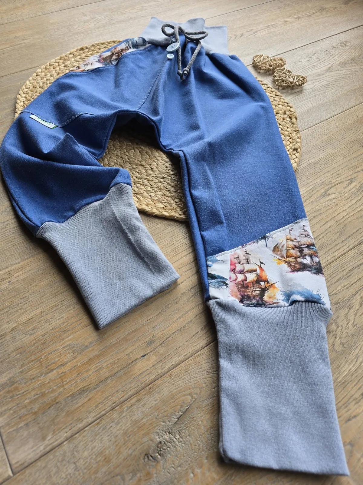 Organic Sweat Pumphose Unisex 110/116 Blau Piratenboot – Bild 5