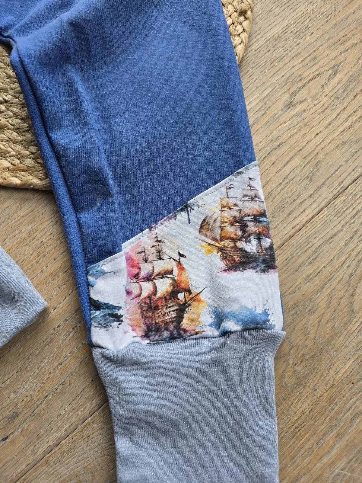 Organic Sweat Pumphose Unisex 110/116 Blau Piratenboot – Bild 4