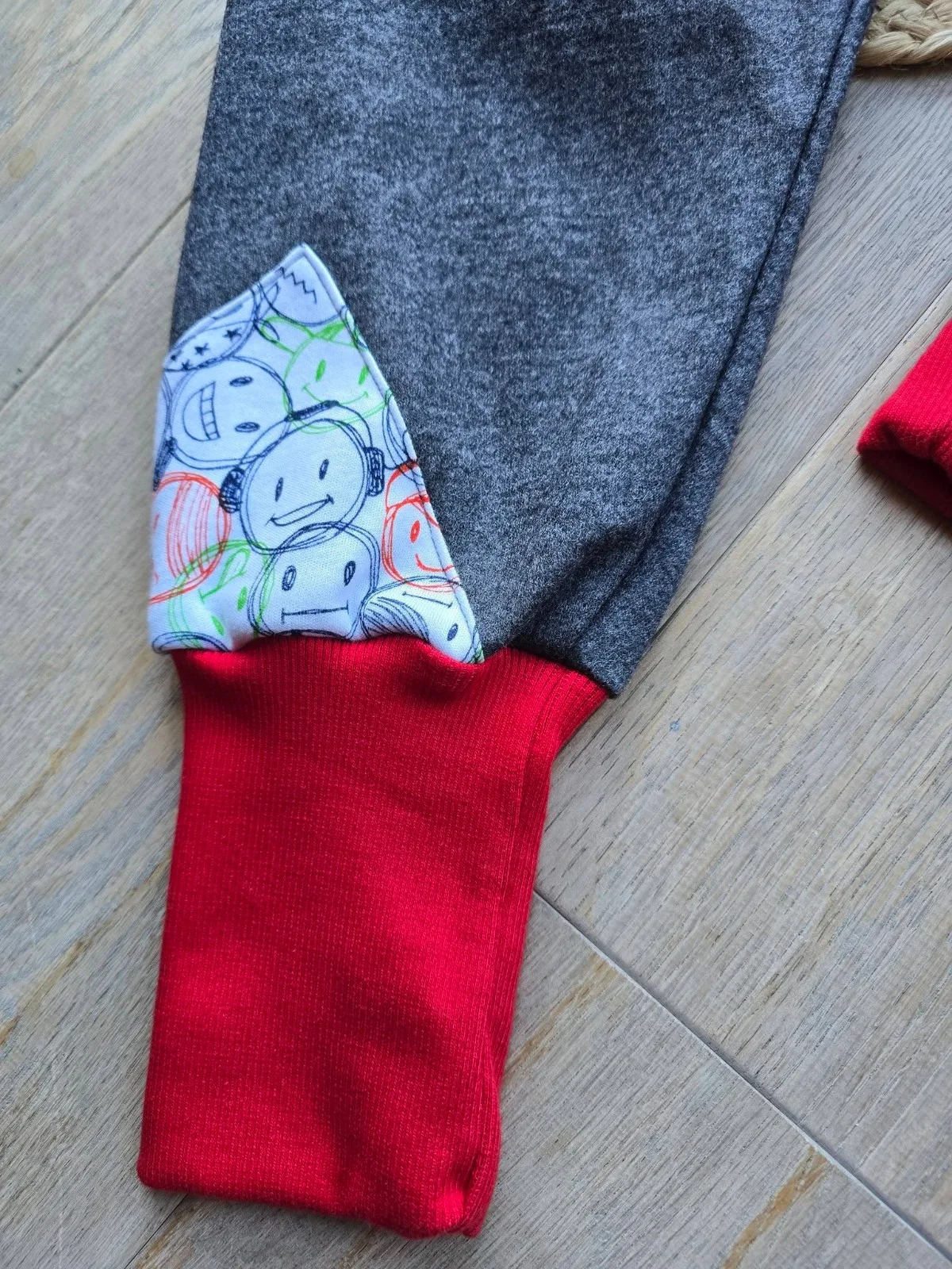 Kinder Pumphose Smiley Unisex Gr.110/116 Unikat Stoffhose – Bild 4