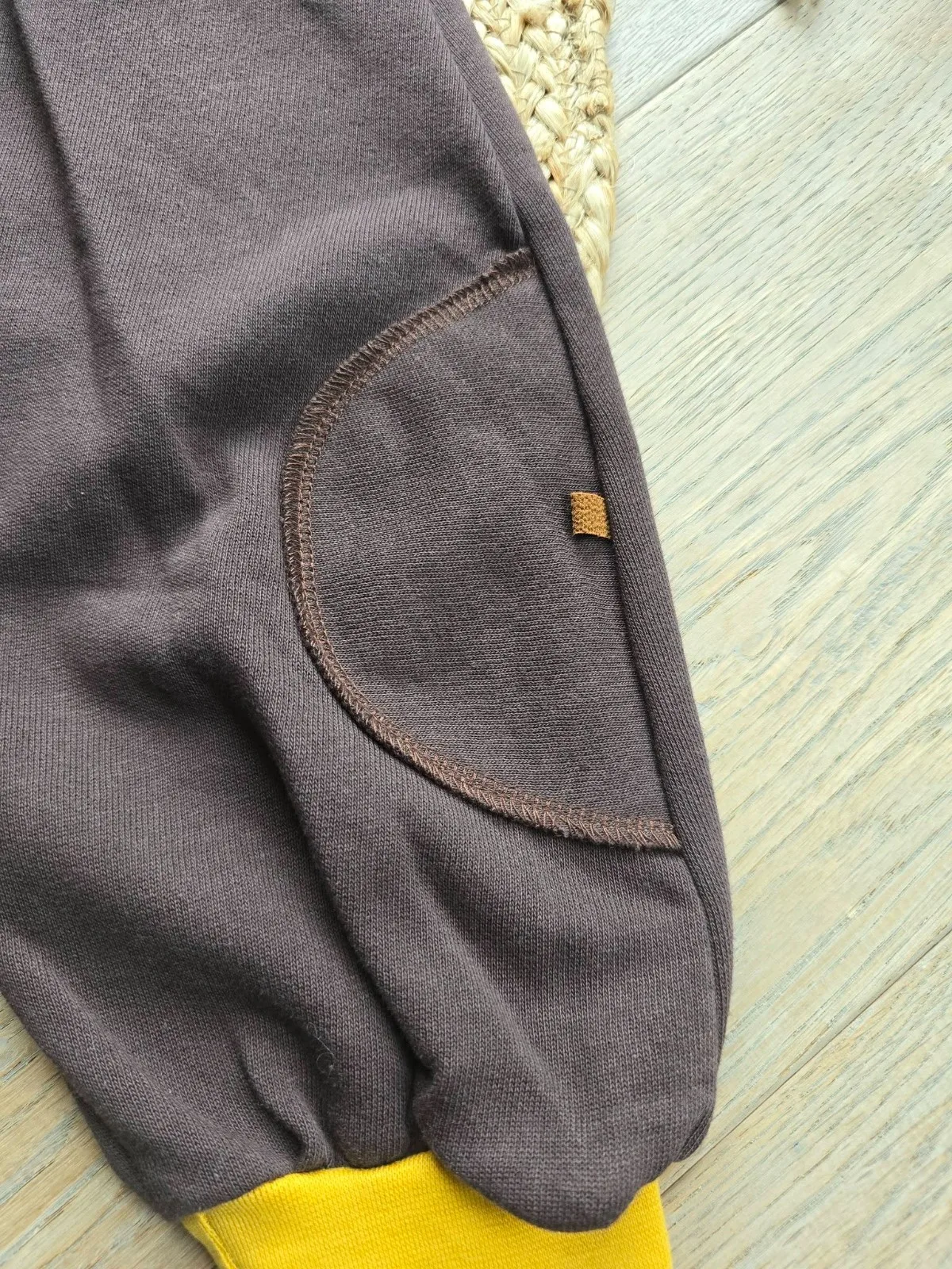 Pumphose aus angerautem Wintersweat Gr.98/104 Bagger Braun – Bild 4