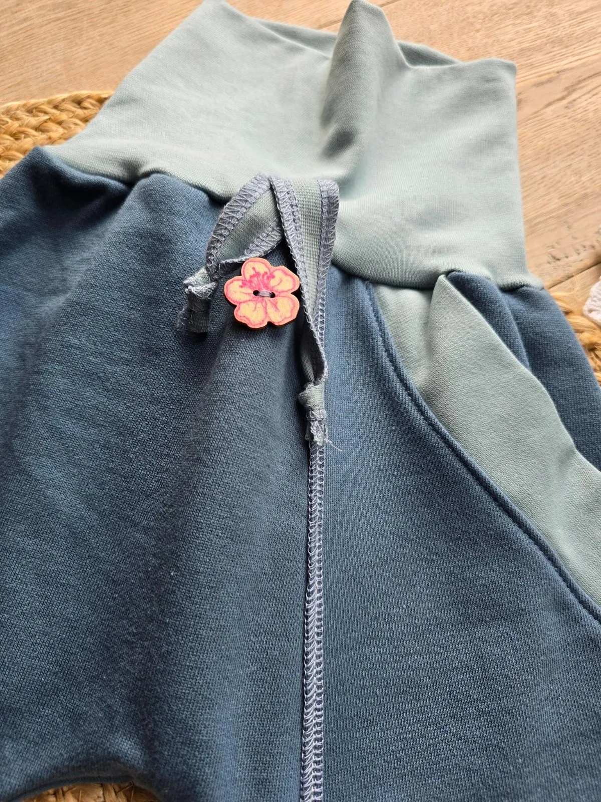 Pumphose angerautem Wintersweat Blumen 98/104 Mädchen Organic – Bild 3