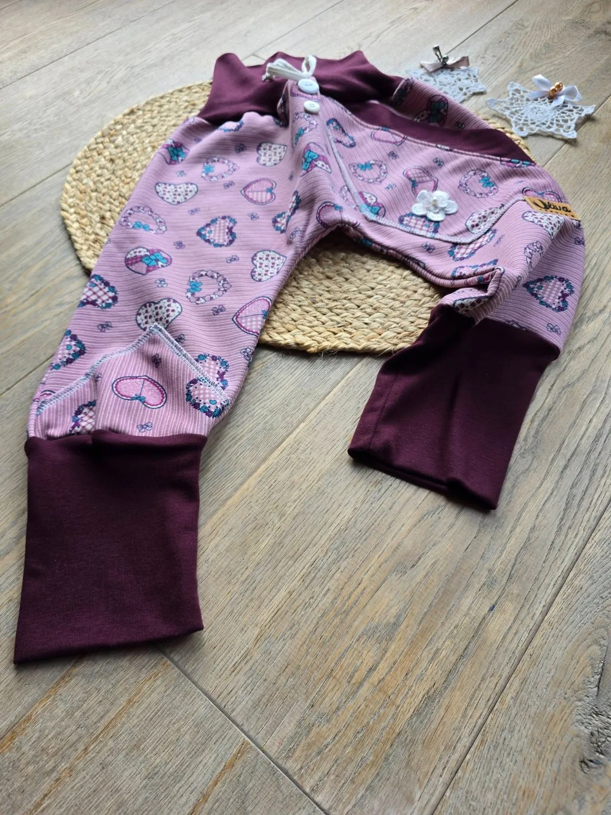 Pumphose aus angerautem Wintersweat 98/104 warm, Blumenspitze – Bild 5