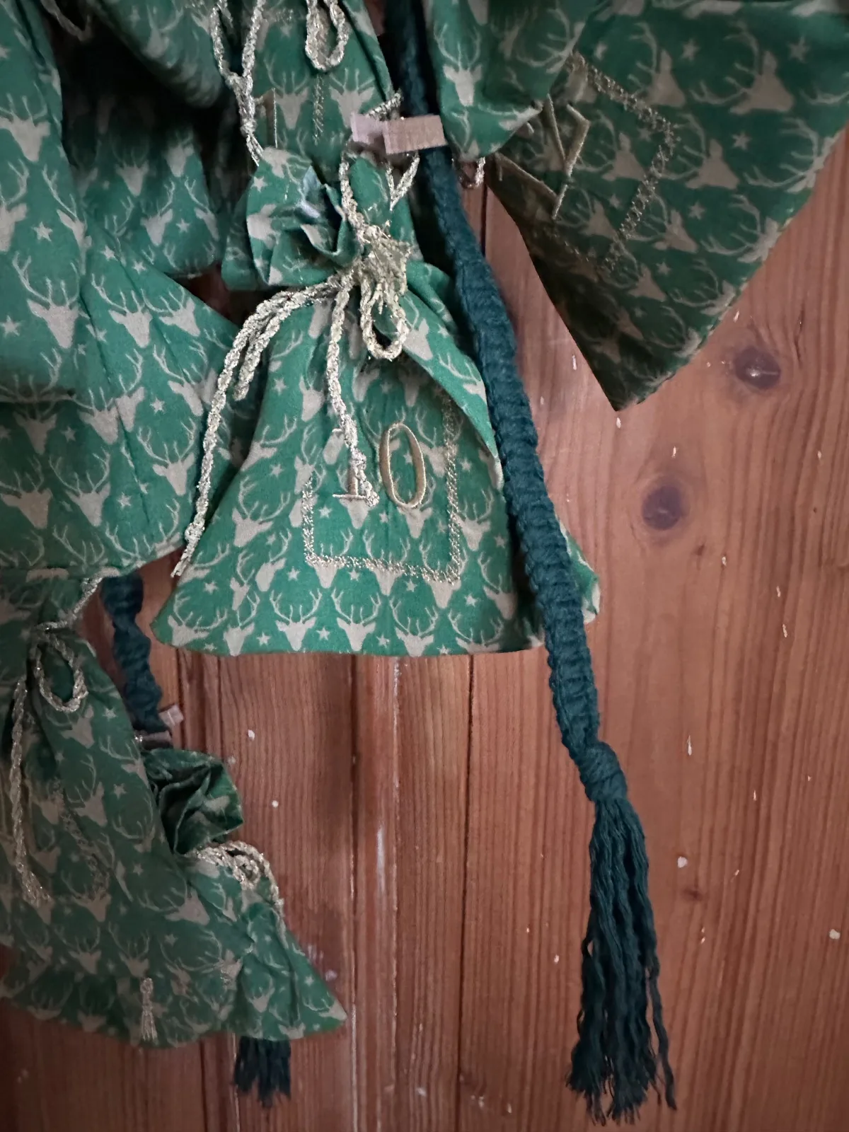 Adventskalendersäckchen zum selbst befüllen in grün/gold – Bild 3