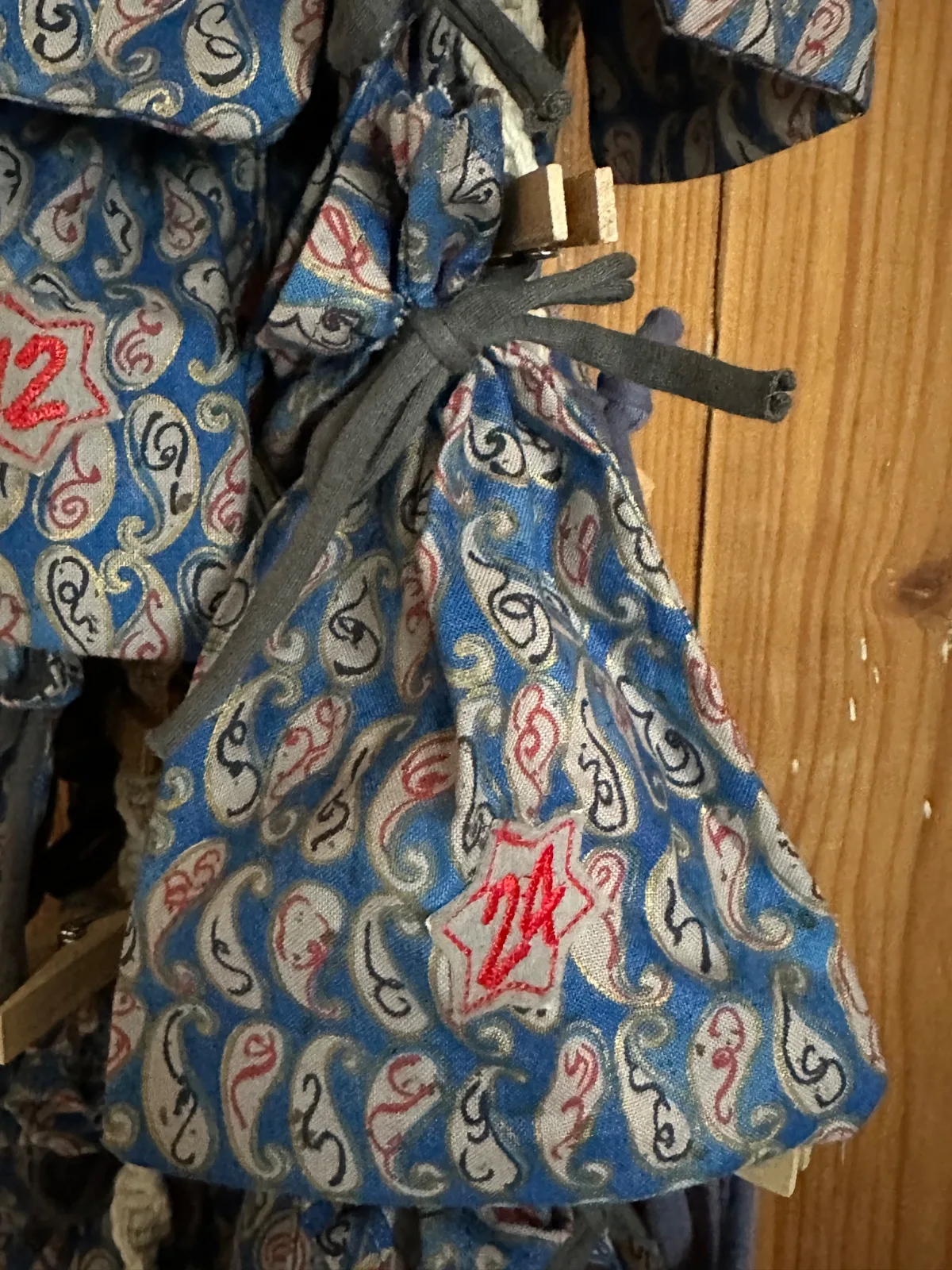 Adventskalendersäckchen zum selber befüllen in blau/rot – Bild 4