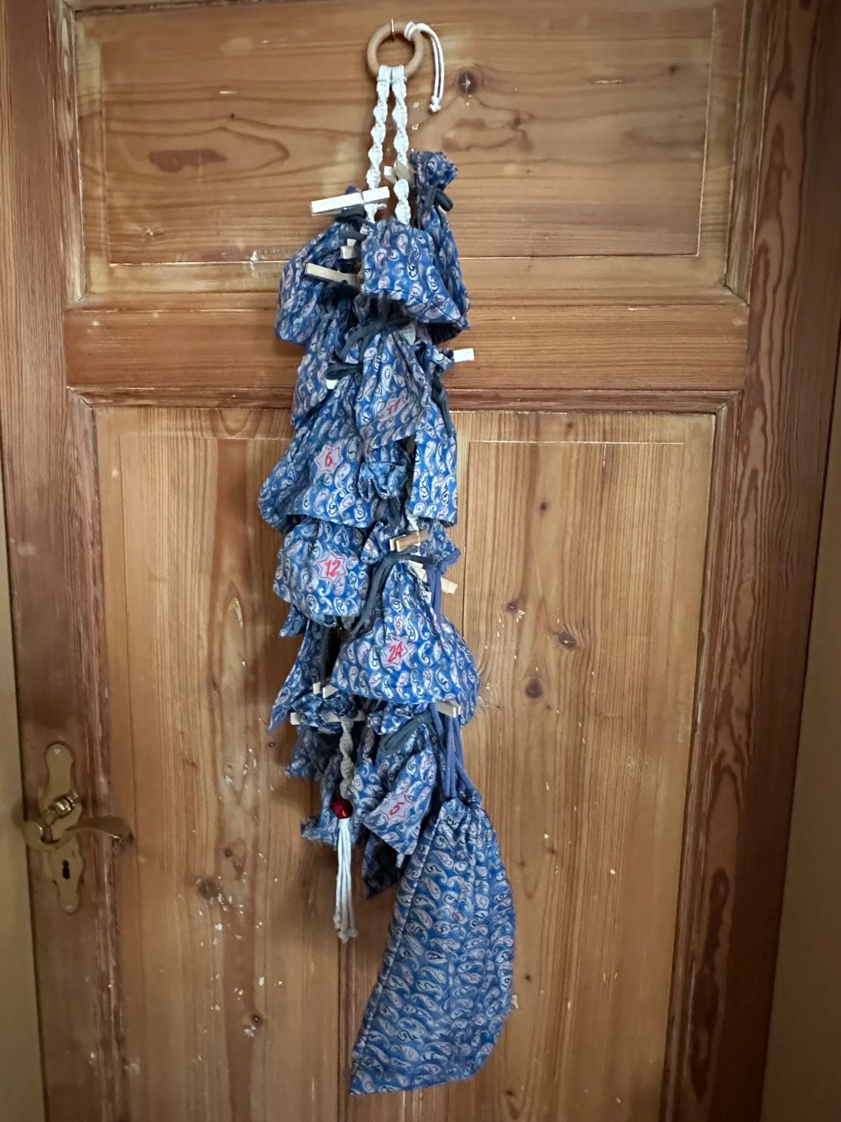 Adventskalendersäckchen zum selber befüllen in blau/rot