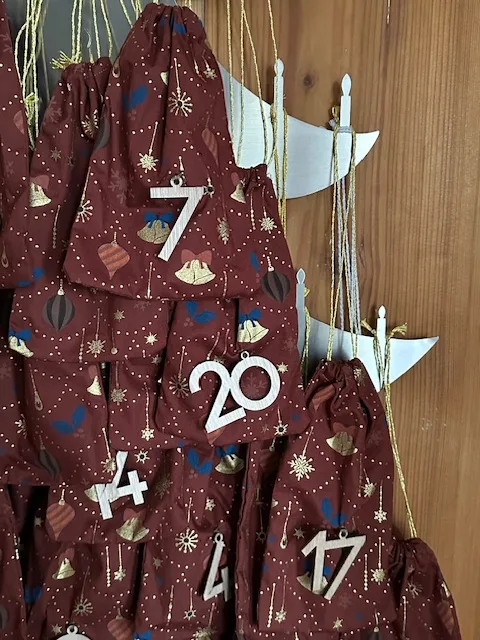 Adventskalendersäckchen zum selbst befüllen in rot/gold – Bild 2