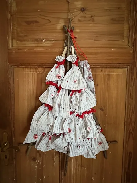 Adventskalendersäckchen zum selbst befüllen in weiß/rot