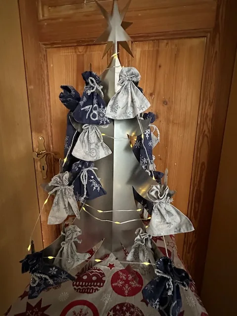 Adventskalendersäckchen zum selbst befüllen in blau/silber