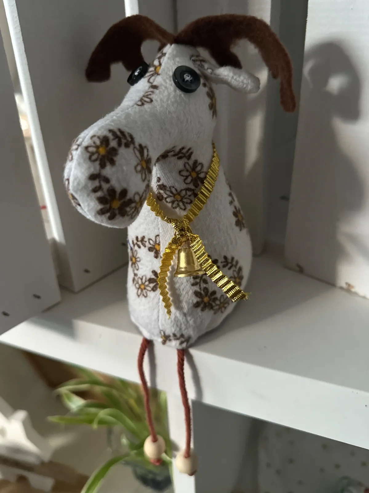 Upcycling Kantenhocker Eberhard der Elch aus gebrauchter Biberbettwäsche in creme/braun – Bild 5