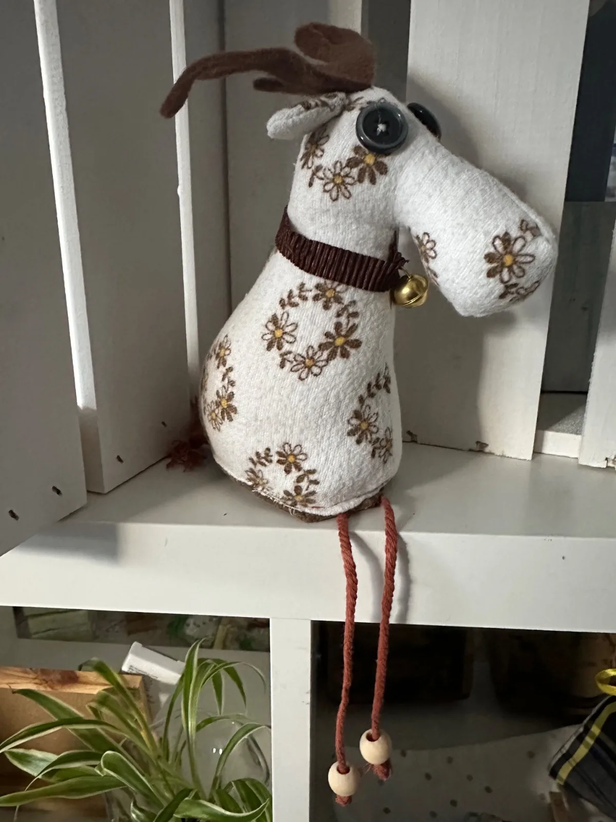 Upcycling Kantenhocker Eberhard der Elch aus gebrauchter Biberbettwäsche in creme/braun