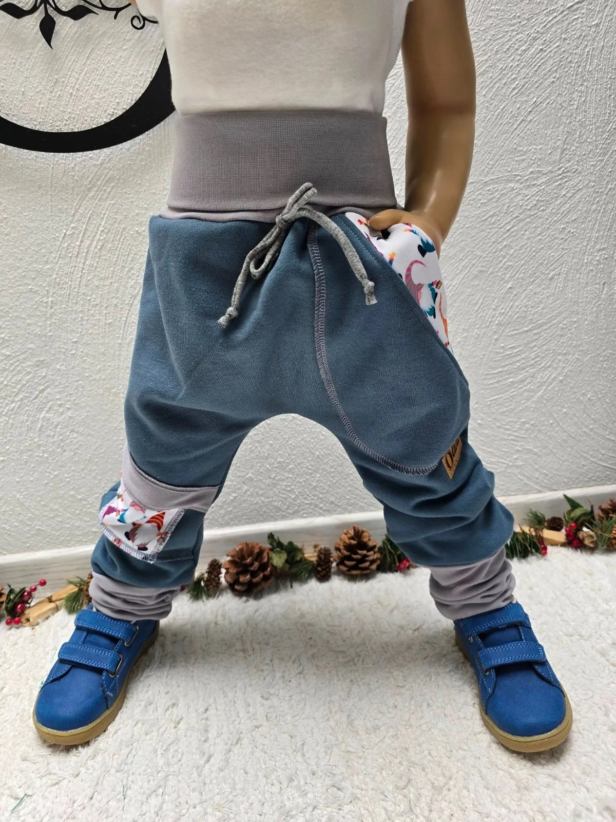 Pumphose,angerautem Wintersweat Gr.98/104 warm,mit Zwergen – Bild 2