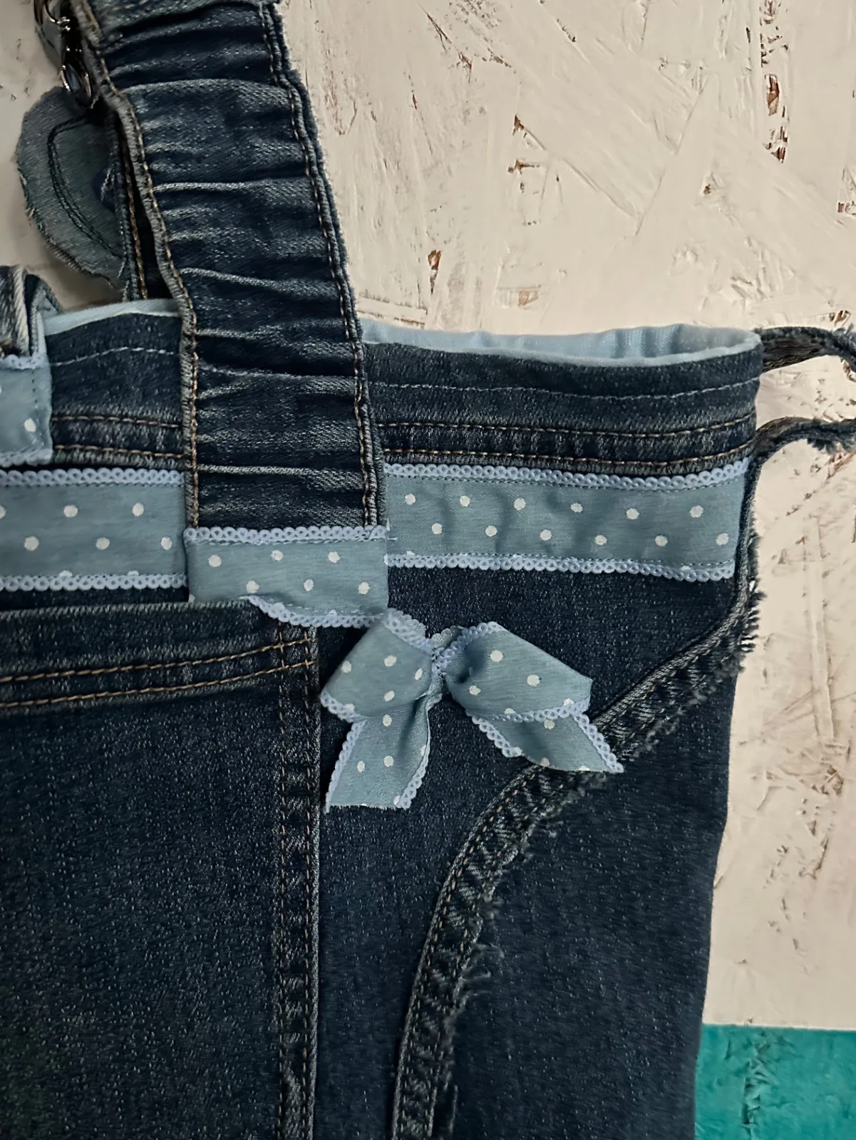 Einkaufstasche aus Jeans, Upcycling Jeanstasche Patchwork mit Henkeln und blauem Zierband, Unikat – Bild 3
