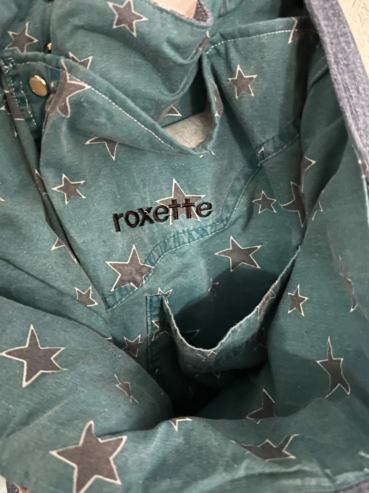 Einkaufstasche aus Jeans, Upcycling Jeanstasche mit langen Henkeln und Spitzenbordüre – Bild 6