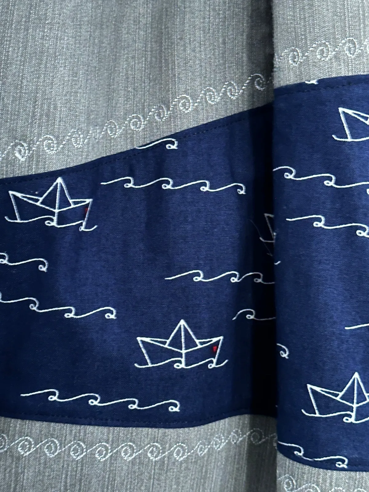 Einkaufstasche aus grauer Jeans, Upcycling Jeanstasche, Patchwork mit maritimen Look, Unikat – Bild 5