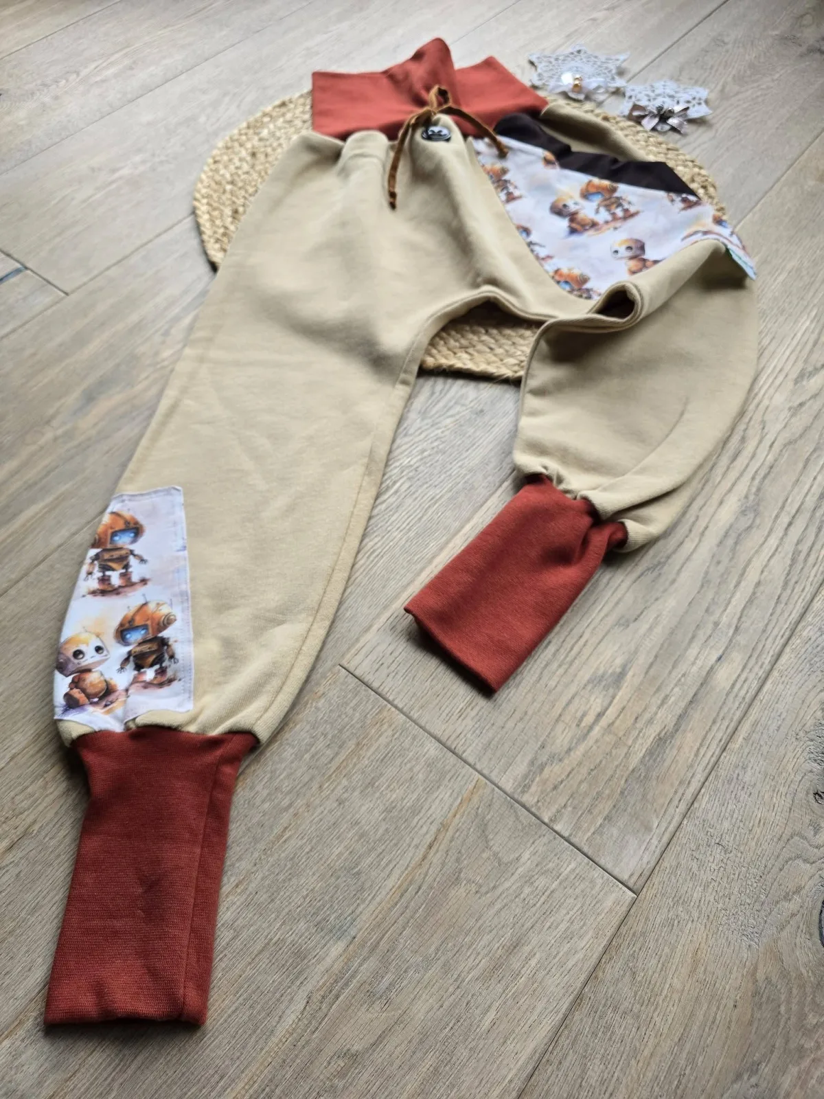 Organic Pumphose Sweat 116/122 Übergang Unikat mit Roboter – Bild 4