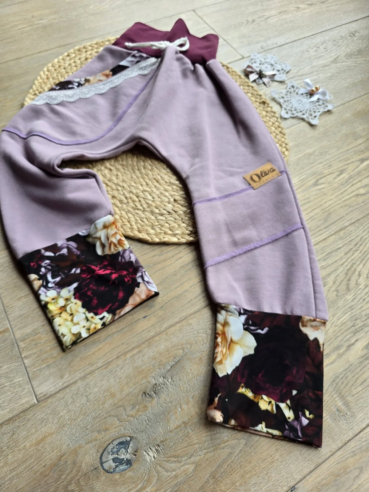 Pumphose mit Blumen, Spitze Gr.104/110 Organic dickerem Sweat Übergang – Bild 5