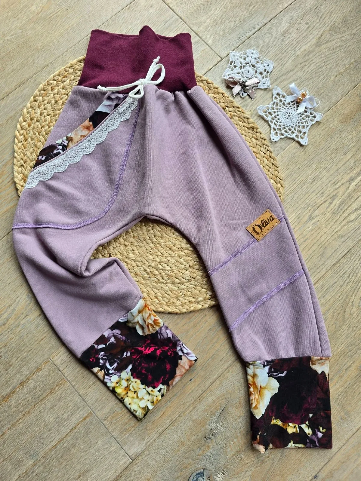 Pumphose mit Blumen, Spitze Gr.104/110 Organic dickerem Sweat Übergang – Bild 2
