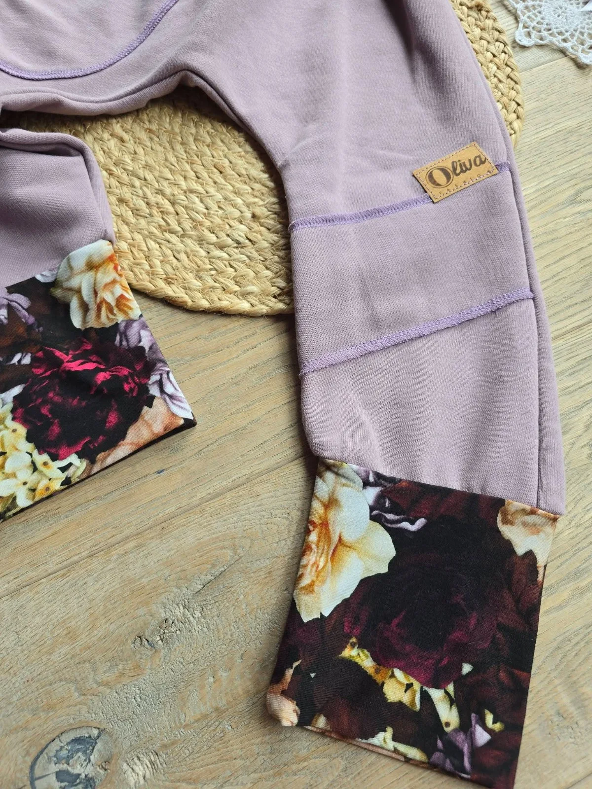 Pumphose mit Blumen, Spitze Gr.104/110 Organic dickerem Sweat Übergang – Bild 4