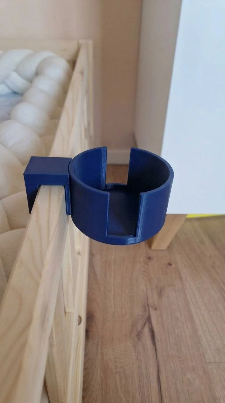Personalisierter Becherhalter fürs Kinderbett | Trinkflaschenhalter zum Einhängen | Flaschenhalter Kinderzimmer Bett & Stuhl | Geschenkidee – Bild 8