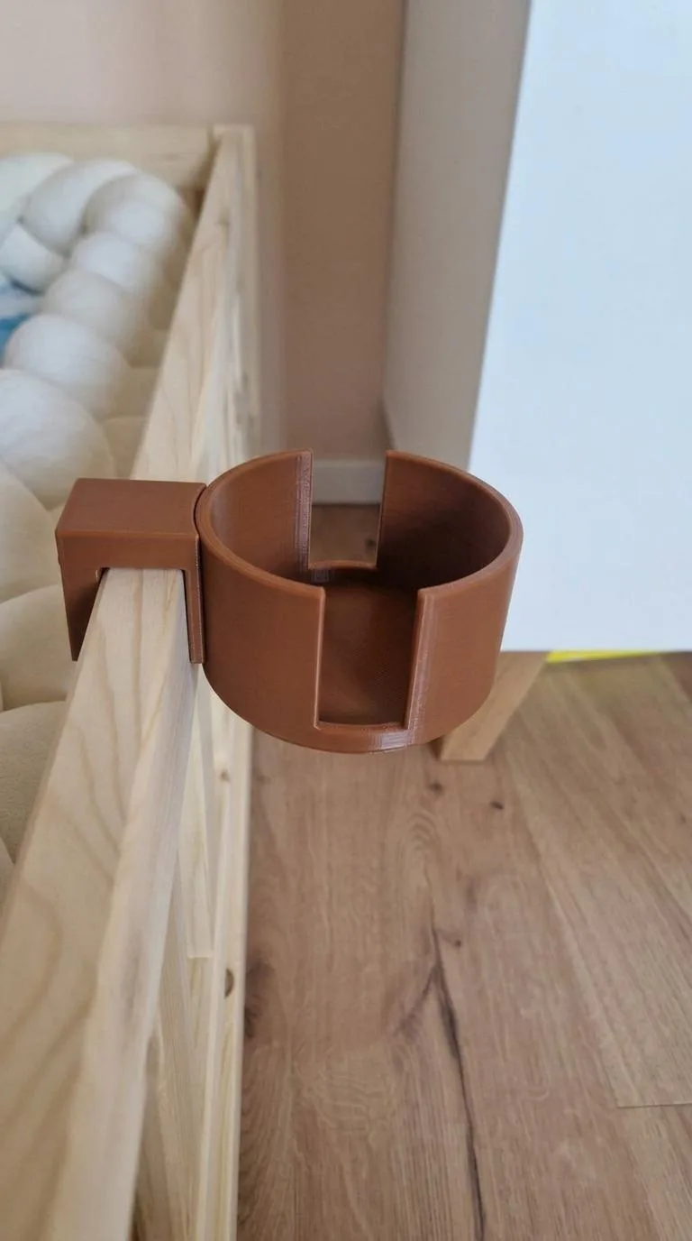 Personalisierter Becherhalter fürs Kinderbett | Trinkflaschenhalter zum Einhängen | Flaschenhalter Kinderzimmer Bett & Stuhl | Geschenkidee – Bild 10
