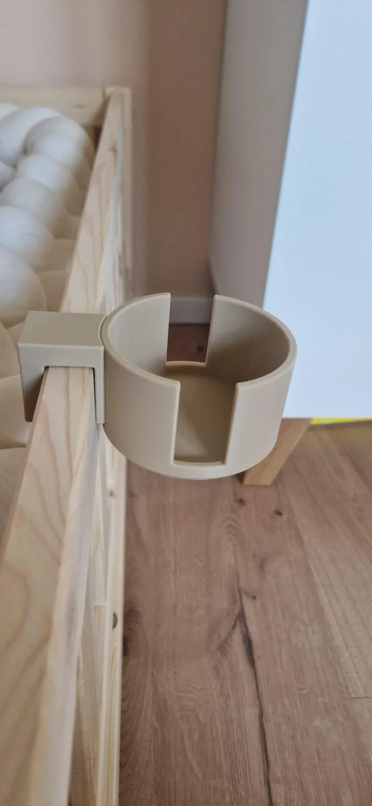 Personalisierter Becherhalter fürs Kinderbett | Trinkflaschenhalter zum Einhängen | Flaschenhalter Kinderzimmer Bett & Stuhl | Geschenkidee – Bild 5