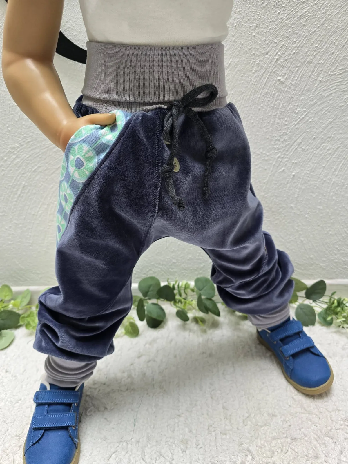 Pumphose Kinder Kuschelige Plüsch Gr.104/110 Weich warm Unisex – Bild 2