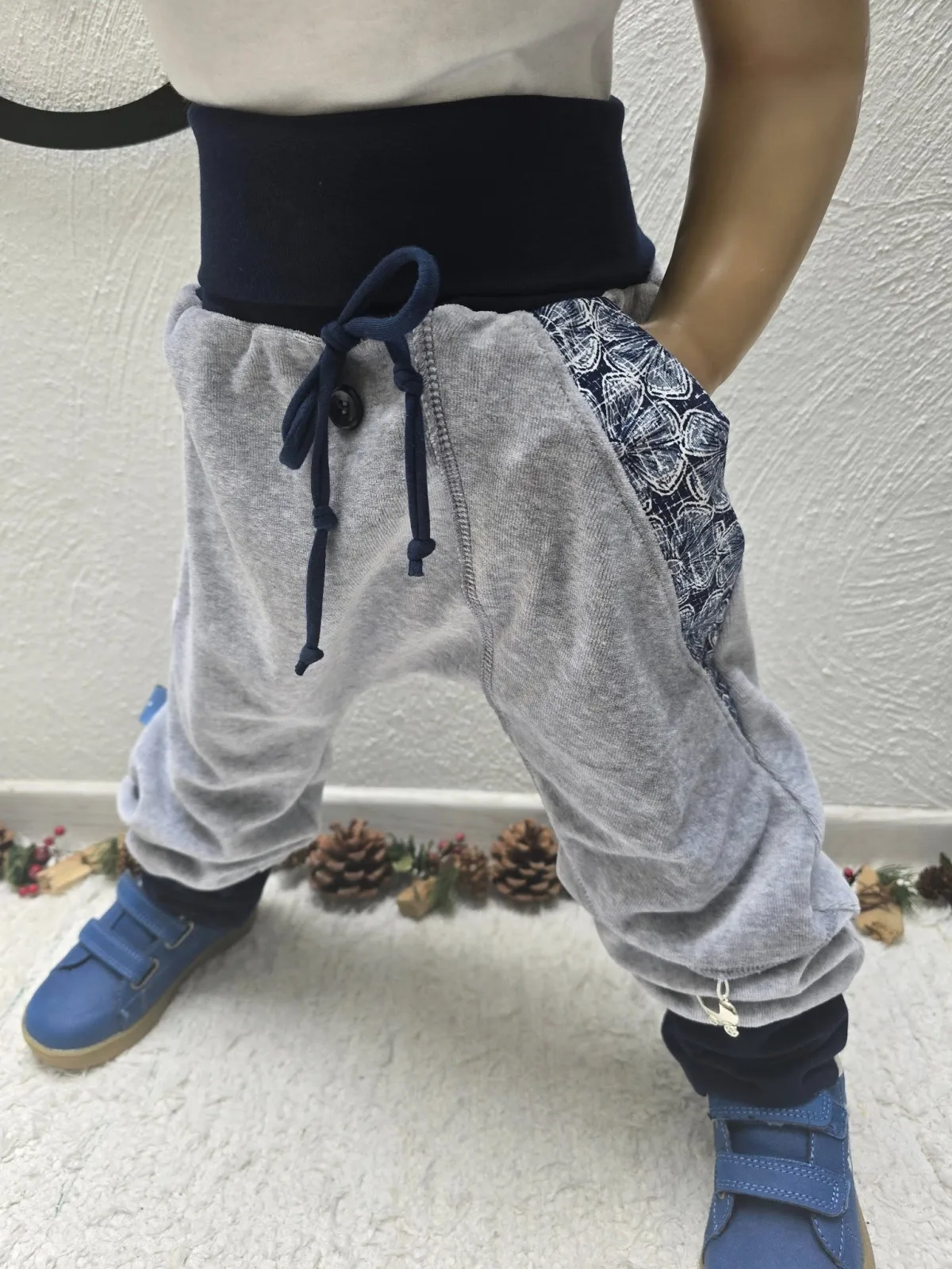 Kuschelige Plüsch Pumphose Gr.104/110 Weich Mädchenhose warm, Blumen – Bild 2