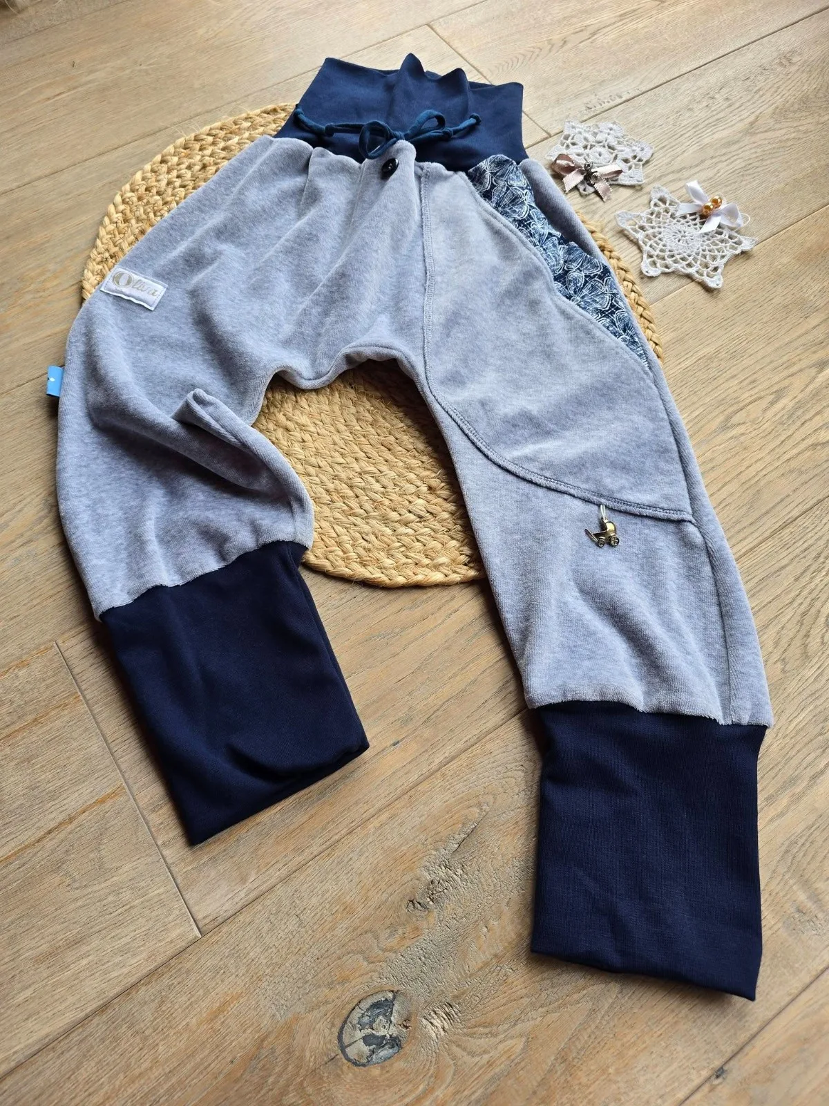 Kuschelige Plüsch Pumphose Gr.104/110 Weich Mädchenhose warm, Blumen – Bild 6