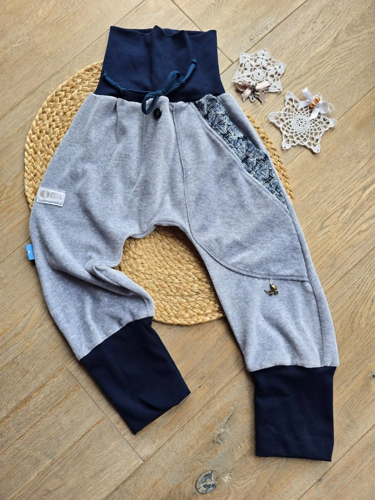 Kuschelige Plüsch Pumphose Gr.104/110 Weich Mädchenhose warm, Blumen