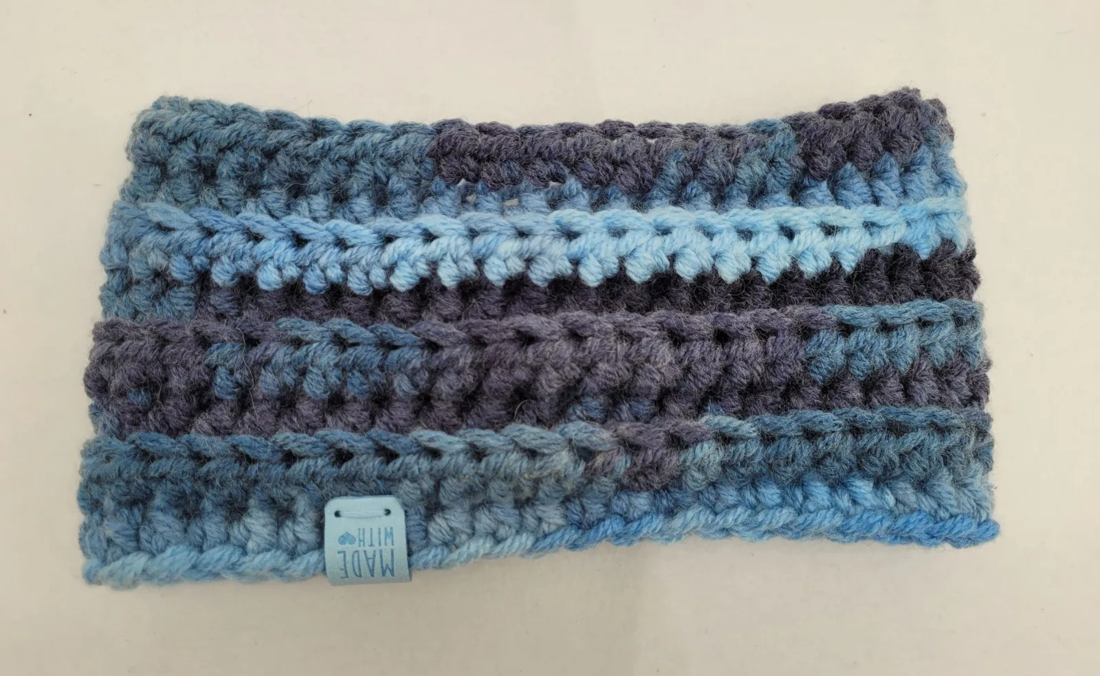 Handgehäkeltes Stirnband für Damen in Blautönen Winter Haarband Kopfbedeckung dicke Mischwolle (25% Wolle) KU 53–57 cm – Bild 7