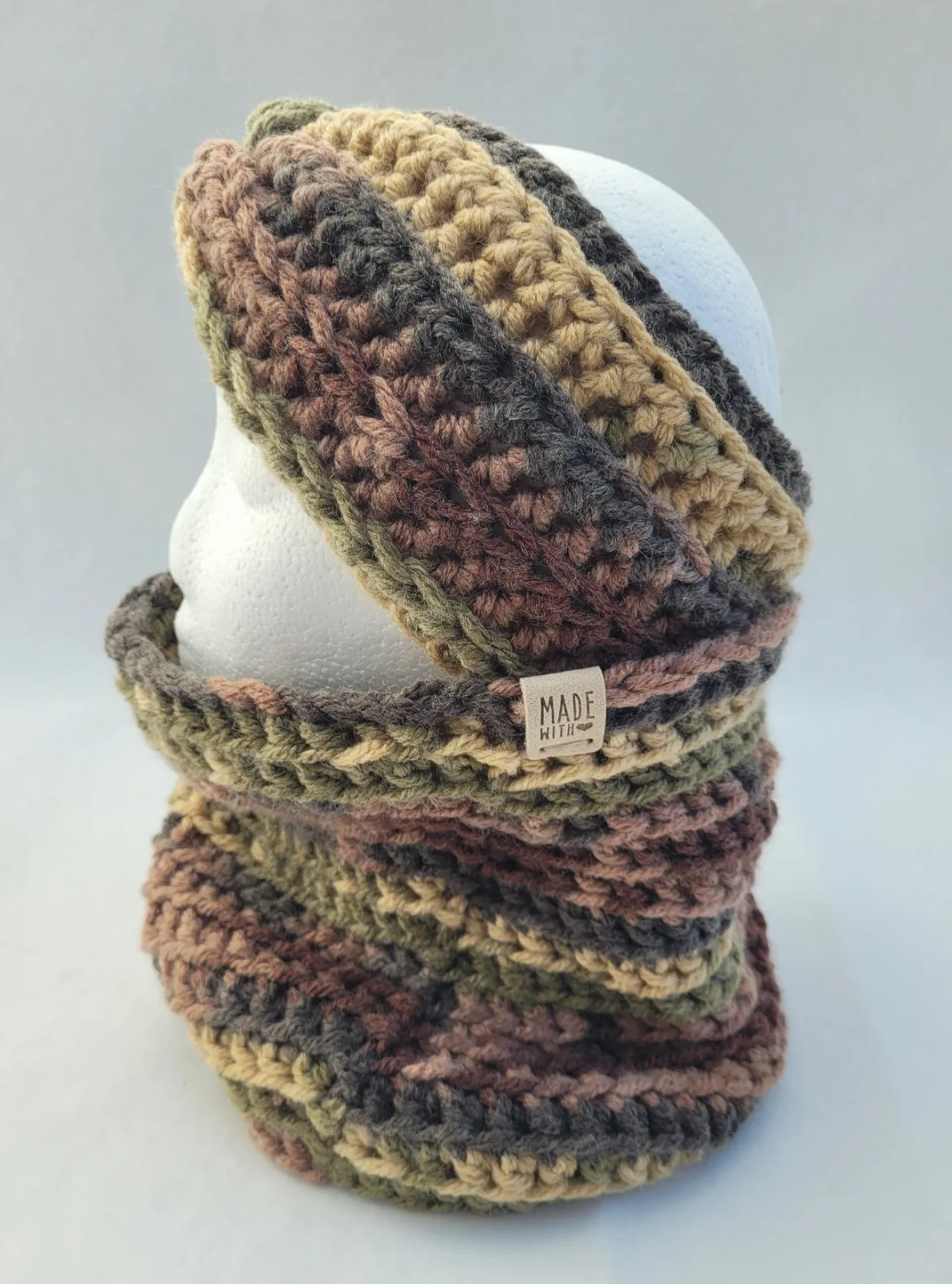 2-teiliges gehäkeltes Winter Set in Tarnfarben für Damen: Stirnband KU 53–57 cm, Halswärmer dicke Mischwolle (25% Wolle) – Bild 6