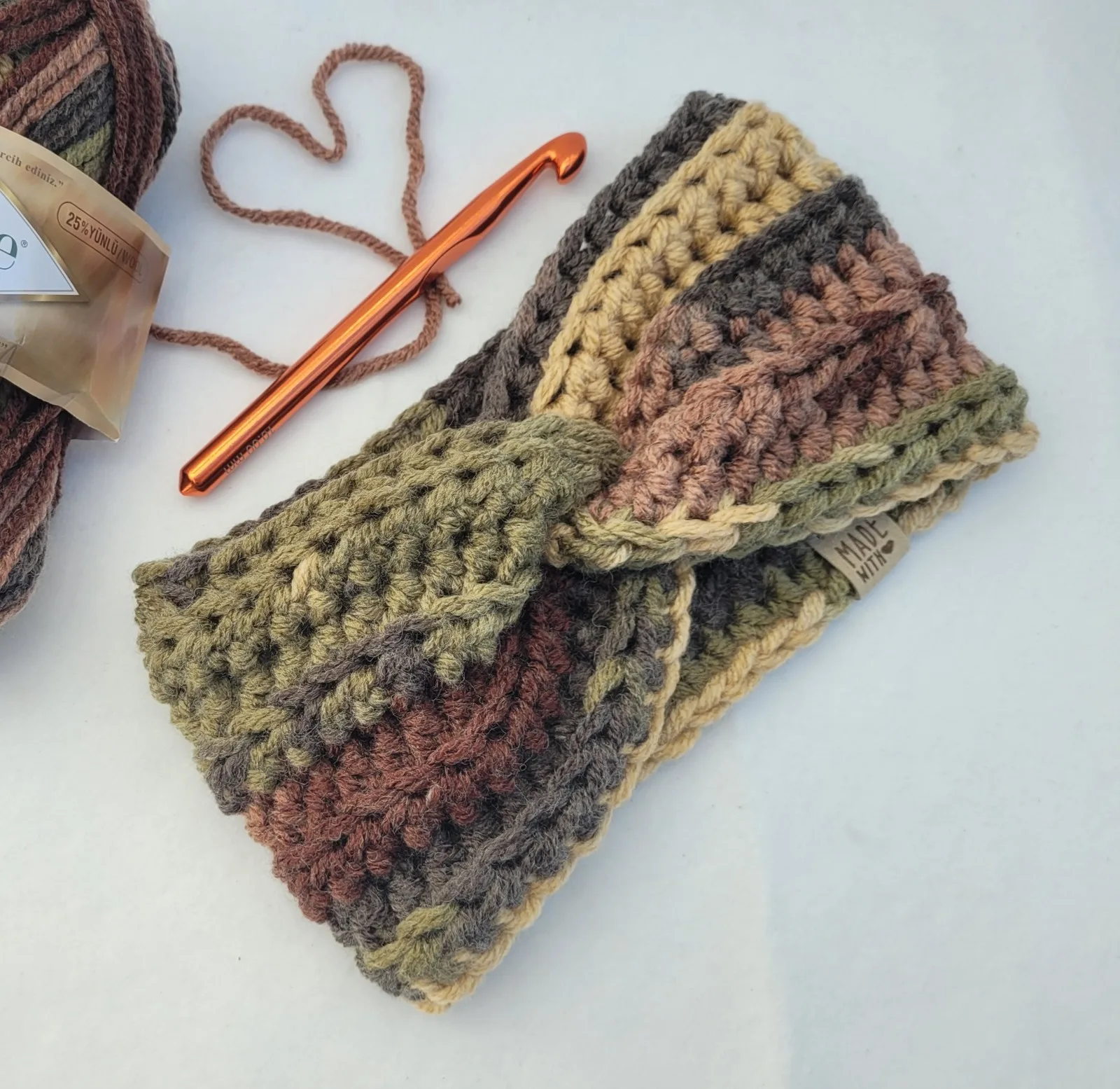 Handgehäkeltes Stirnband für Damen in Tarnfarben Winter Haarband Kopfbedeckung dicke Mischwolle (25% Wolle) KU 53–57 cm