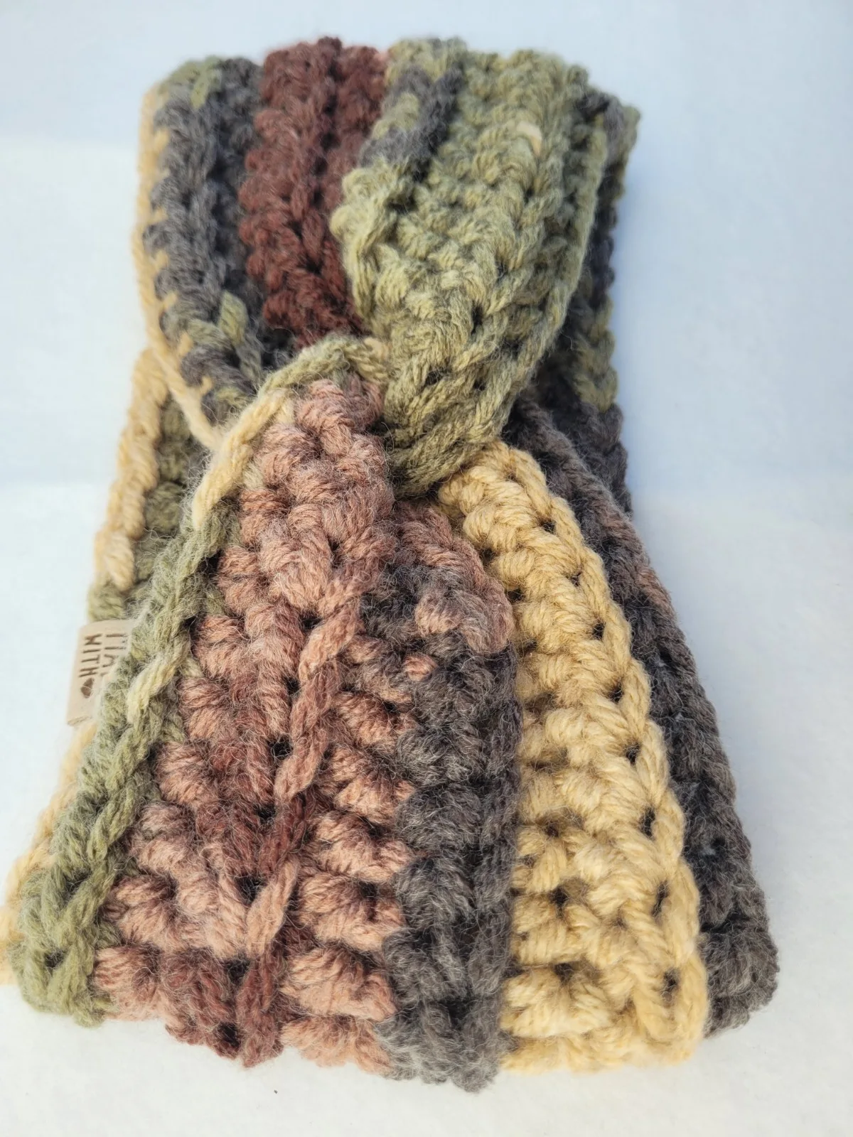 Handgehäkeltes Stirnband für Damen in Tarnfarben Winter Haarband Kopfbedeckung dicke Mischwolle (25% Wolle) KU 53–57 cm – Bild 3