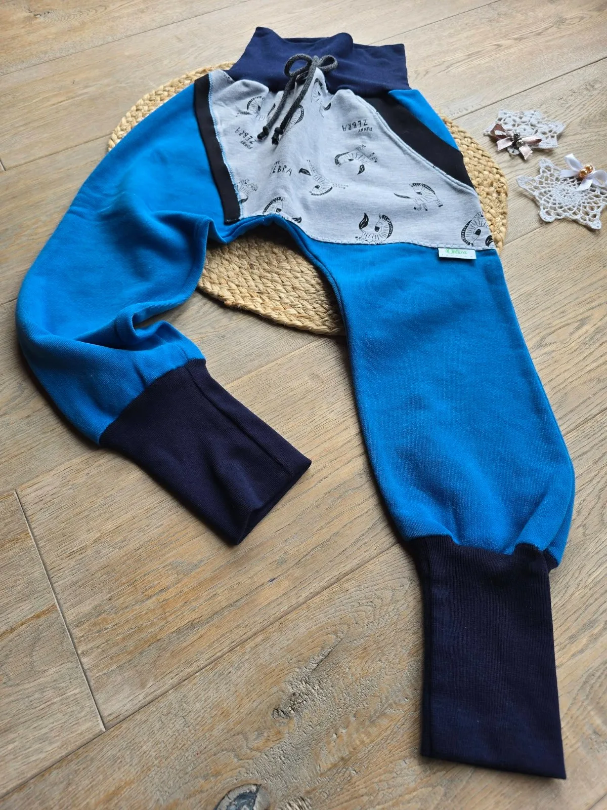 Kuschelige Kinder Pumphose, angerautem Wintersweat Gr.122/128 warm Tiere – Bild 3