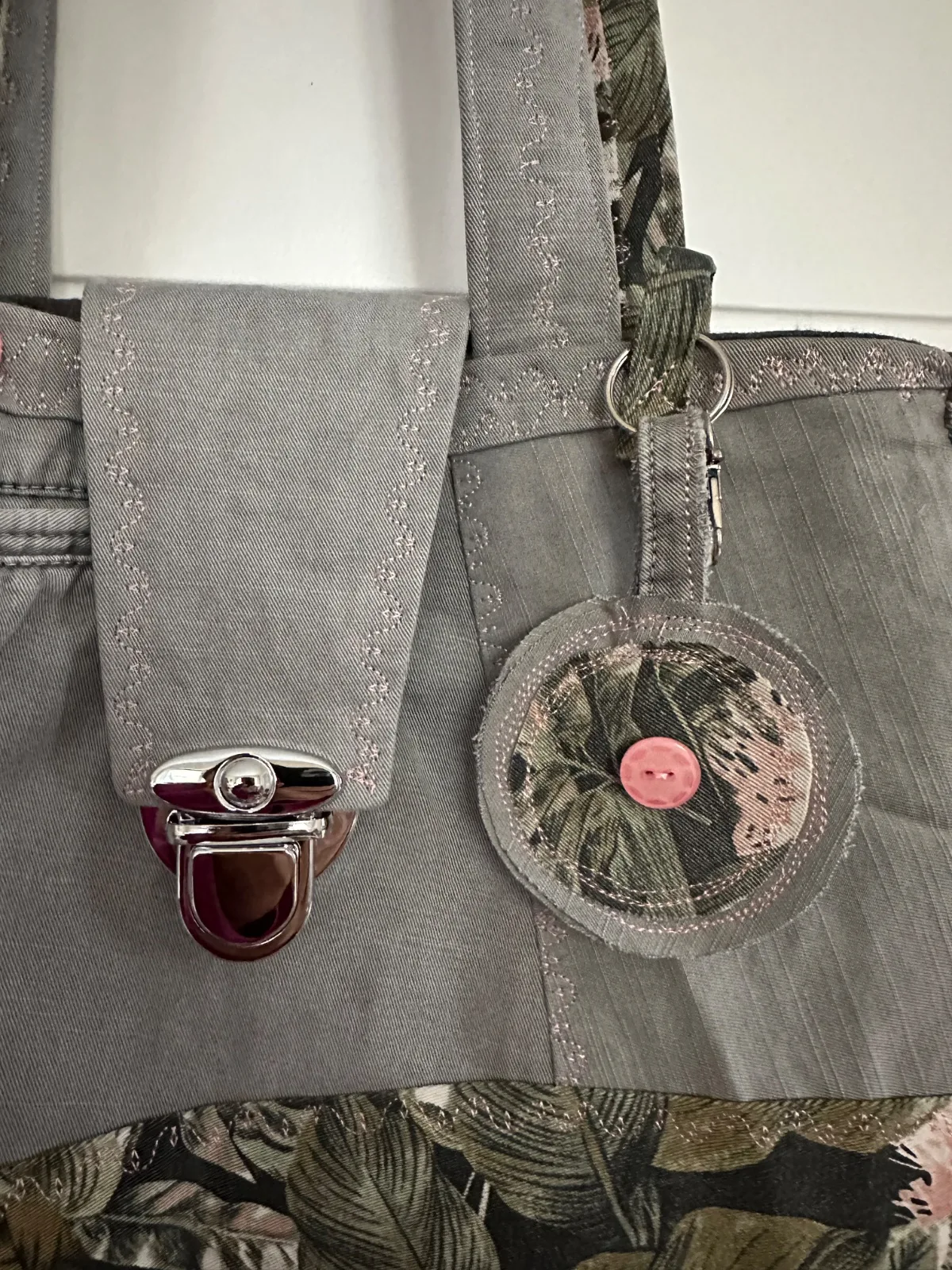 Einkaufstasche aus grauer Jeans, Upcycling Jeanstasche, Unikat – Bild 4