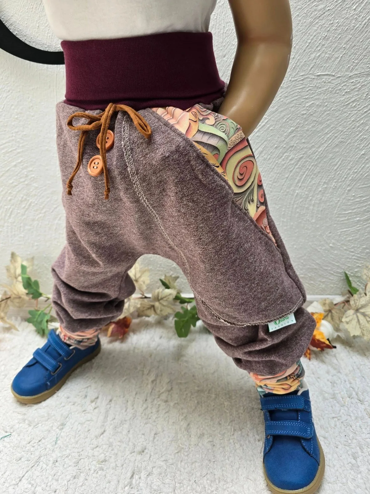 Mädchenhose Gr. 110/116 aus dickem Bio-Wintersweat – Malve, Pastellfarbe – Bild 2