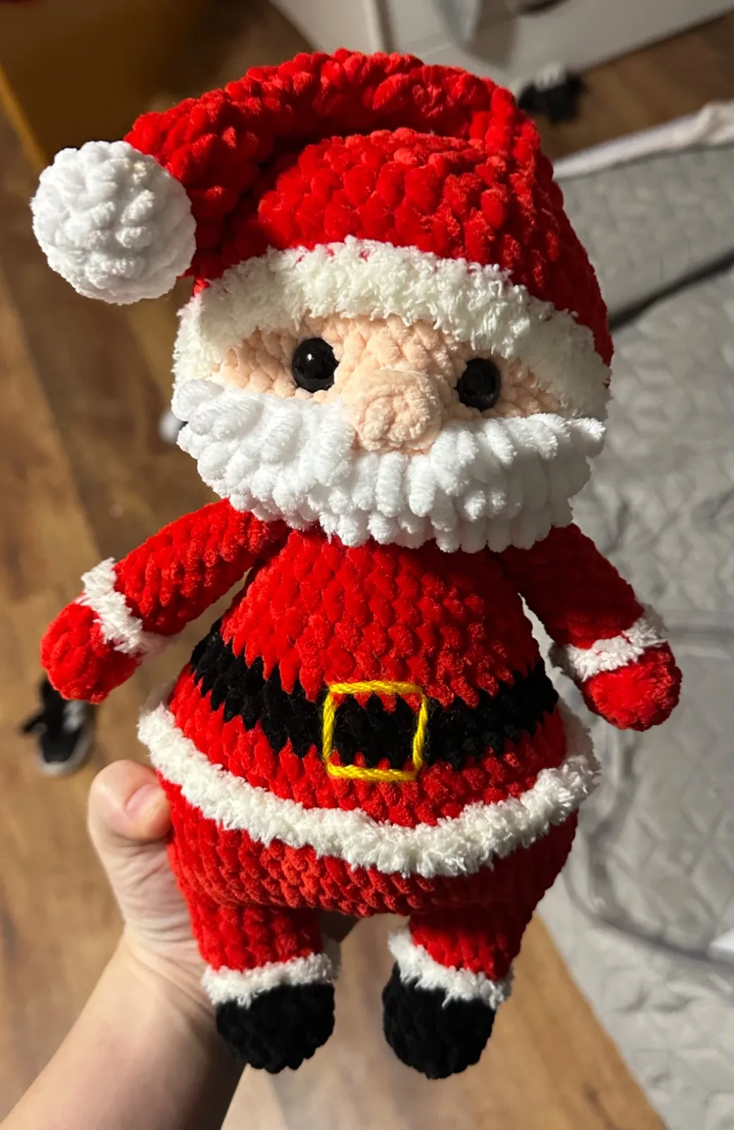 Handgehäkelter Weihnachtsmann aus Chenillegarn, ca. 30cm, Weihnachtsdeko, handgemachtes Geschenk – Bild 2