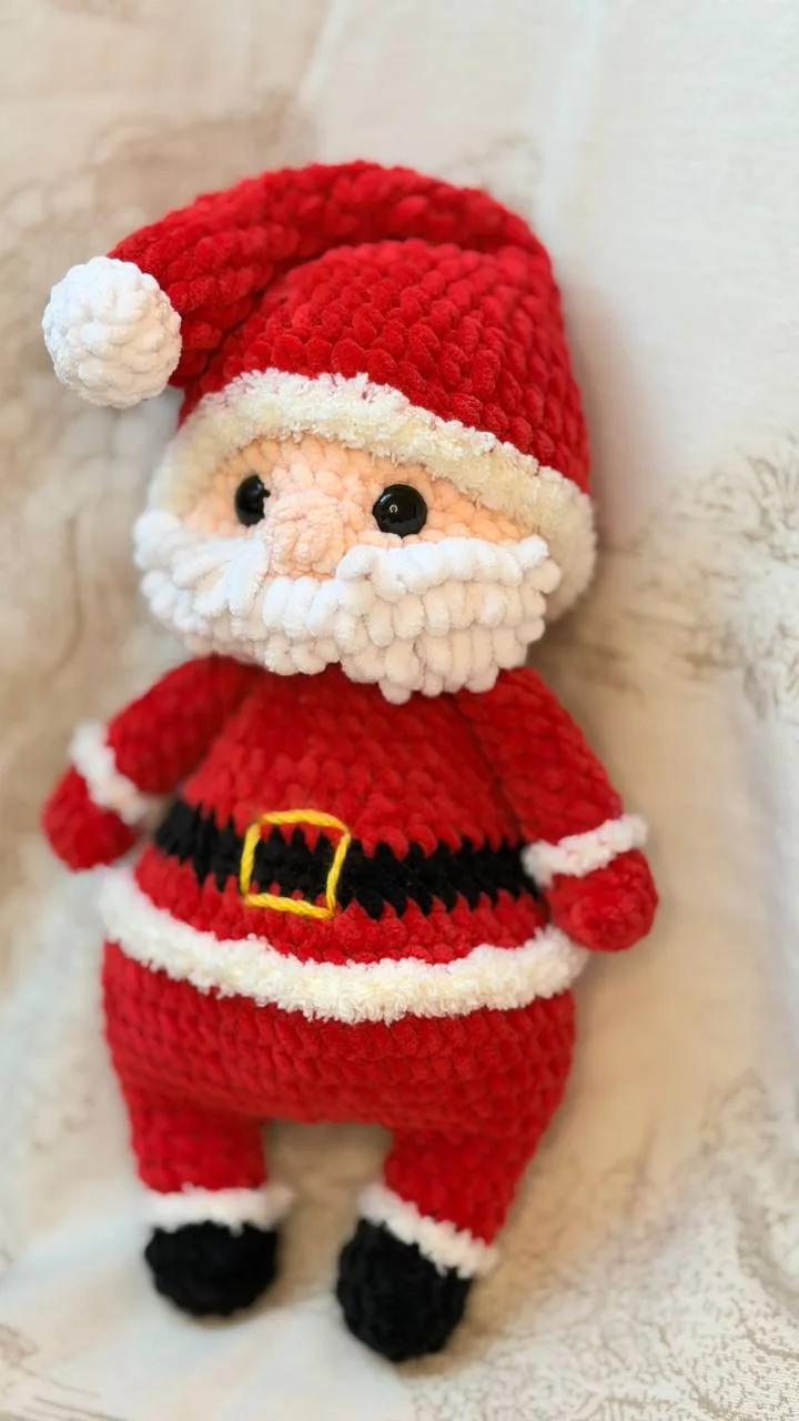 Handgehäkelter Weihnachtsmann aus Chenillegarn, ca. 30cm, Weihnachtsdeko, handgemachtes Geschenk – Bild 5