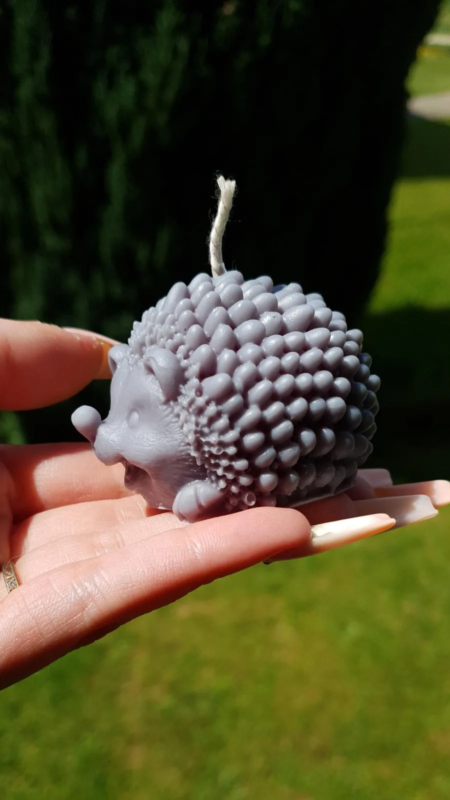 Igel Kerze aus Rapswachs – Tierkerze als Herbstdeko & Geschenkidee – Bild 4