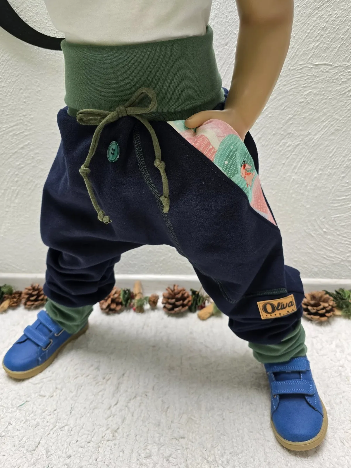 Kuschelige Kinder Pumphose, angerautem Wintersweat Gr.110/116 Unisex & Wintermotiv – Bild 6