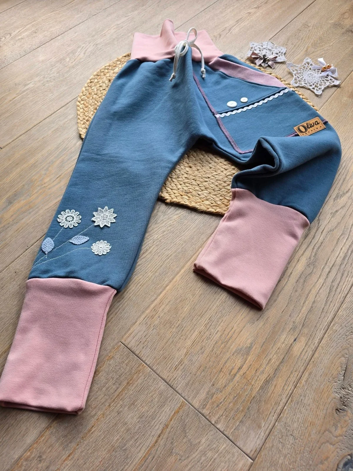 Kuschelige Kinder Bio Pumphose, angerautem Wintersweat Gr.110/116 Blumenspitze – Bild 5