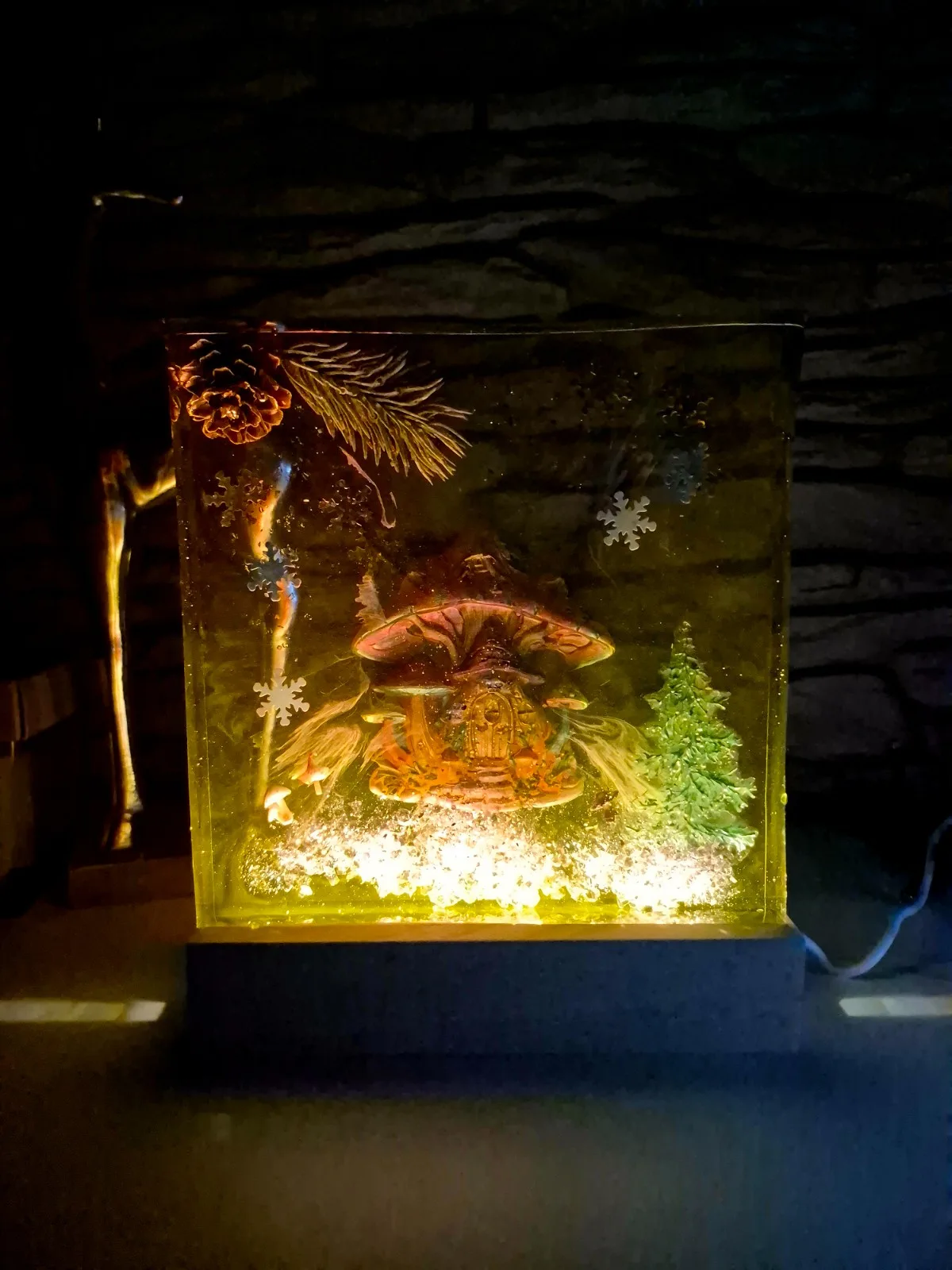 LED Epoxidharz Lampe Weihnachtsdeko – Winter Pilzhaus Kunstharz Handmade Geschenk – Bild 2