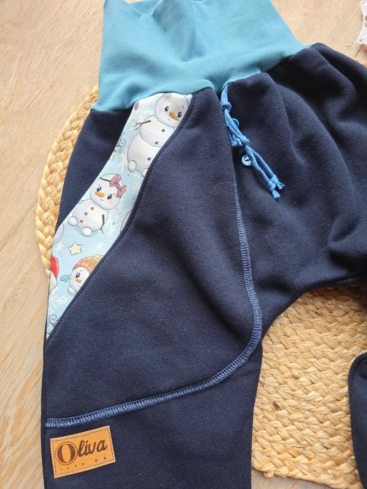 Kuschelige Kinder Bio Pumphose aus angerautem Wintersweat Gr.110/116 Schneemann – Bild 3