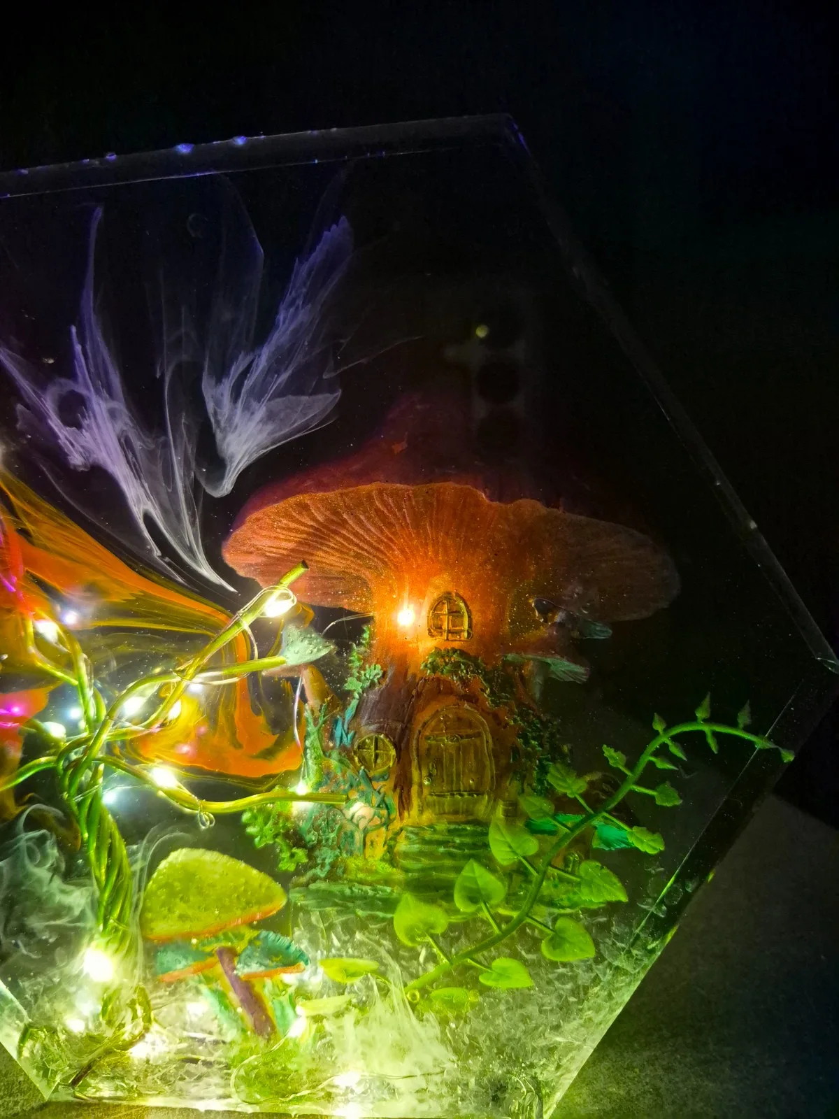 Enchanted Mushroom Village – Fantasy Epoxy Resin Lamp – Bild 4
