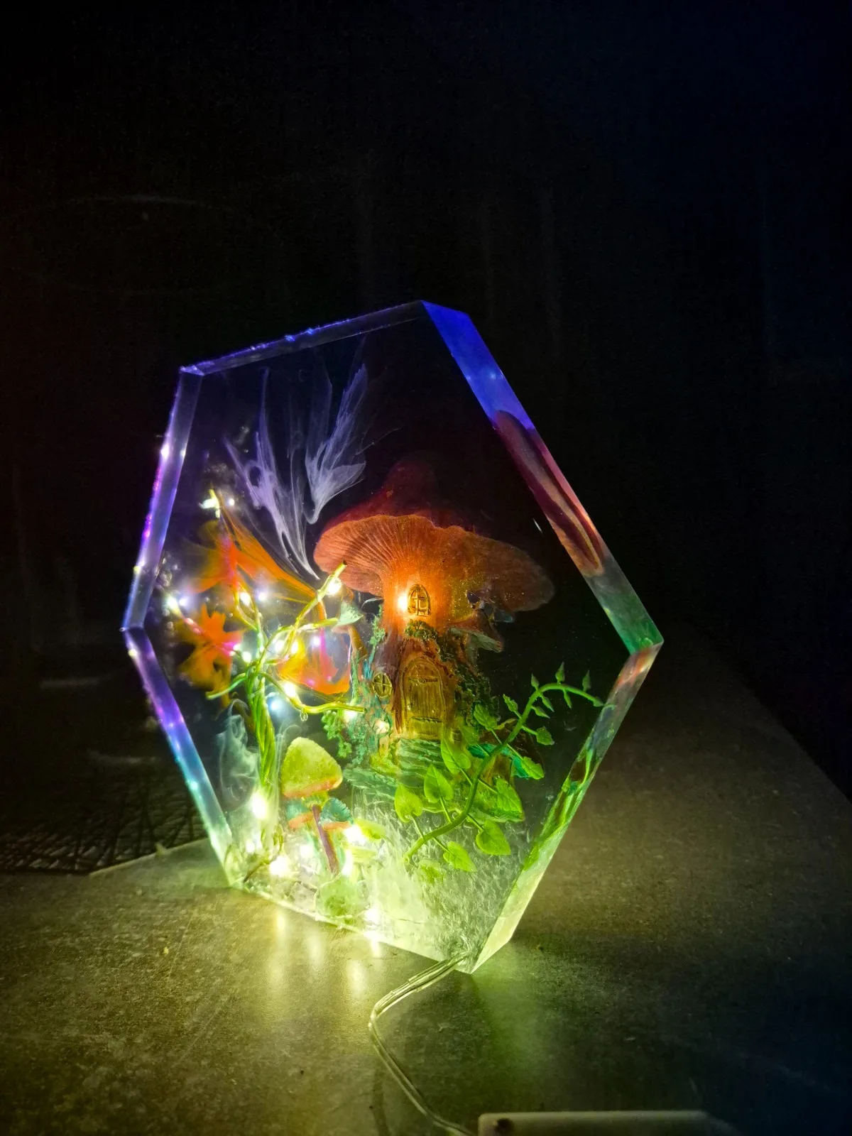 Enchanted Mushroom Village – Fantasy Epoxy Resin Lamp – Bild 3